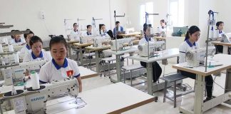 Học viên lớp may công nghiệp